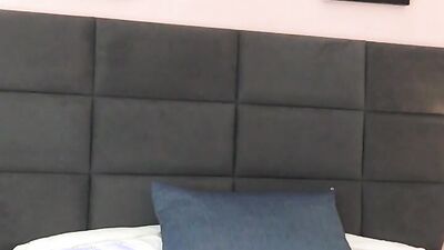 I fill my girlfriend's pussy and we fuck until we have orgasm