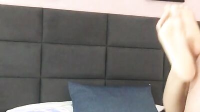 I fill my girlfriend's pussy and we fuck until we have orgasm