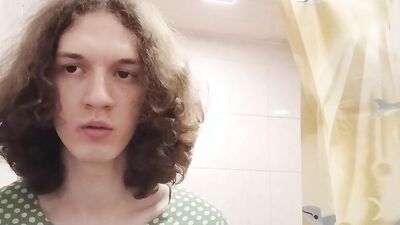 Trans-girl Stesha masturbates her small clit in the toilet