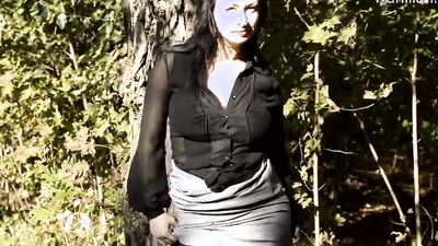 Nympho Wanilianna caught in the woods & wanked hard