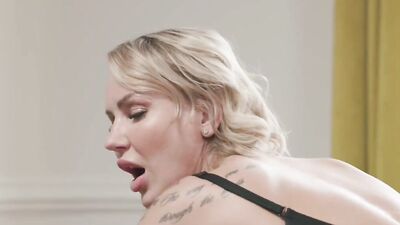 Elen Million and Rico Simmons go wild with a big dick in their tight asses