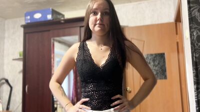 Russian teen seduces pizza delivery guy & gives him a wild blowjob