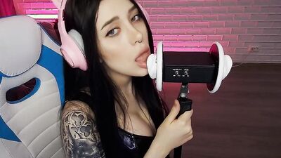 Asmr 3Dio gets a taste of Fia Murr, Honey Haze, and Nikki's big tits & wet lips