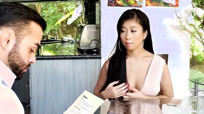 Jade Kush Gives Boss a Wet Pussy Massage & Handjob