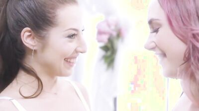 Spencer Bradley & Siri Dahl get intimate with the Florist after their steamy session