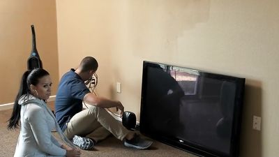 Curvy Latina wife fucks the cable guy while her husband is out of the country.
