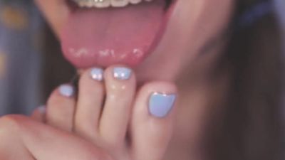 Sexy CamGirl Sucks her Toes