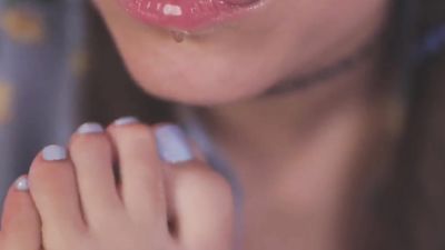 Sexy CamGirl Sucks her Toes