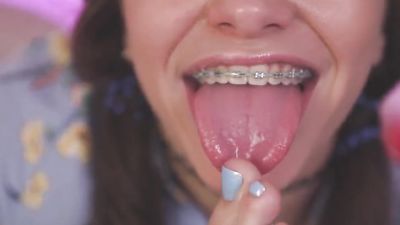 Sexy CamGirl Sucks her Toes