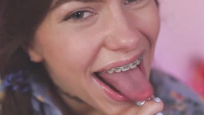Sexy CamGirl Sucks her Toes
