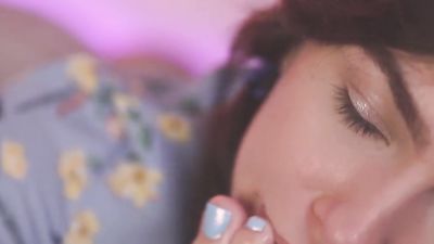Sexy CamGirl Sucks her Toes