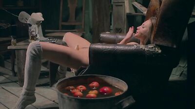 Mire V masturbating with a vegetable
