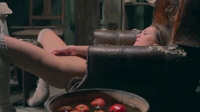 Mire V masturbating with a vegetable