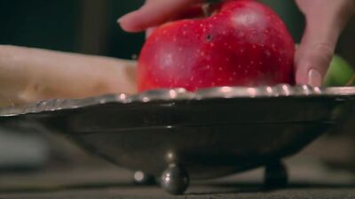 Mire V masturbating with a vegetable
