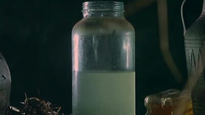 Mire V masturbating with a vegetable