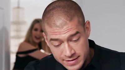 Endowed gentleman doesn't want to show mercy on the pussy of the blonde MILF
