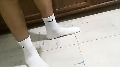 Amateur fellow with a massive dong is making home videos of his manhood
