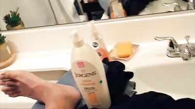Amateur fellow with a massive dong is making home videos of his manhood