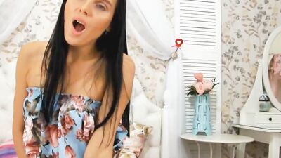 Amateur housewife loves putting on masturbation webcam shows when she's all alone and horny