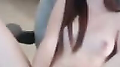 Live webcam show of a gorgeous chick who can't stop playing with her twat