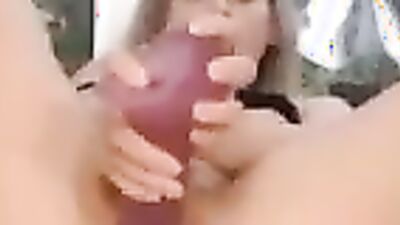 Webcam hussy is using a big dildo for stuffing her aching cunny