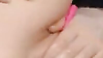 Webcam hussy is using a big dildo for stuffing her aching cunny