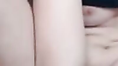 Webcam hussy is using a big dildo for stuffing her aching cunny