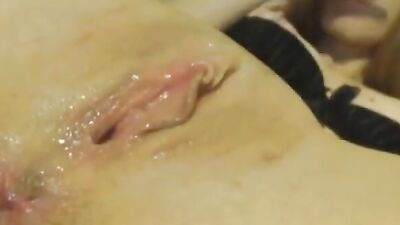 Amateur cunny is using sweet juices while being passionately rubbed