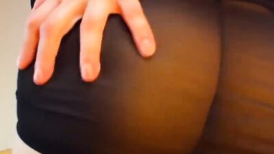 Curvaceous camgirl is fingering her tight asshole while rubbing her pussy