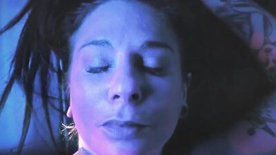 Solo inked cooze with big round tits fingers her pussy and ass