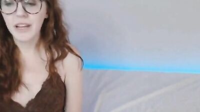 Skinny amateur nerd gal goes to trance when rubbing her cute pussy