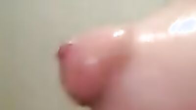 Watch the gorgeous natural body of a voluptuous woman while she's taking a shower