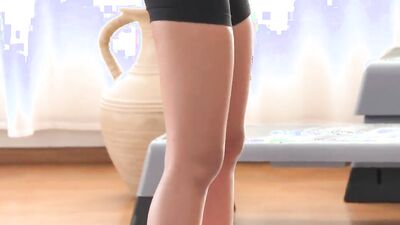 FitnessRooms Sweaty cleavage in a room full of yoga babes